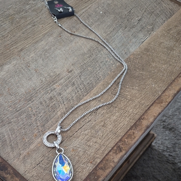 Paparazzi Silver Tone Necklace and Earring Set - Picture 3 of 3